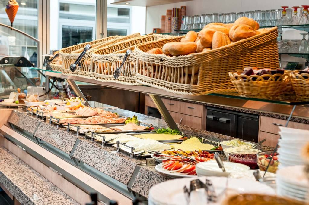 Schlickys Cafe und Konditorei Esens Frühstücksbuffet