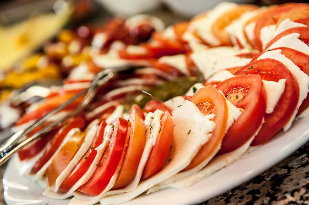 Schlickys Cafe und Konditorei Esens Frühstück Tomate-Mozarella